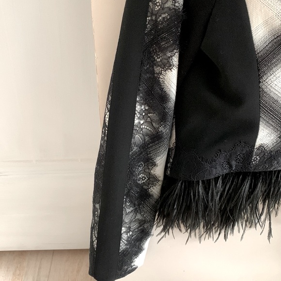 BCBG Quincy Ostrich Feather Trim Lace Detail Black White Crop Blazer Jacket 🖤 - Picture 12 of 16